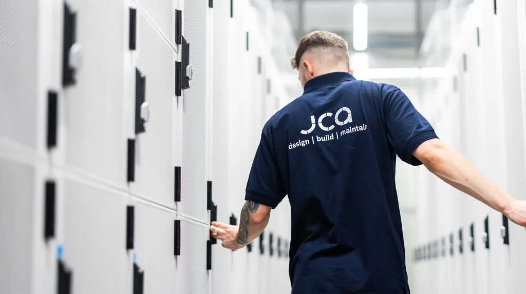 JCA engineer in a data centre