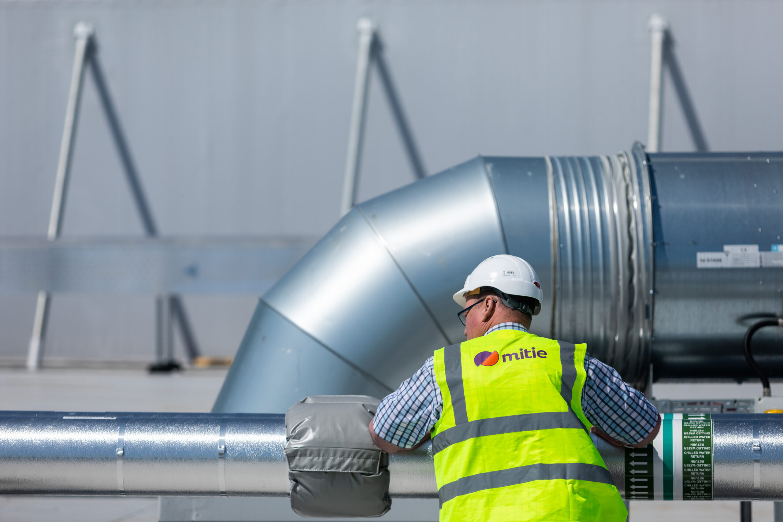 Mitie engineer by pipe ducts