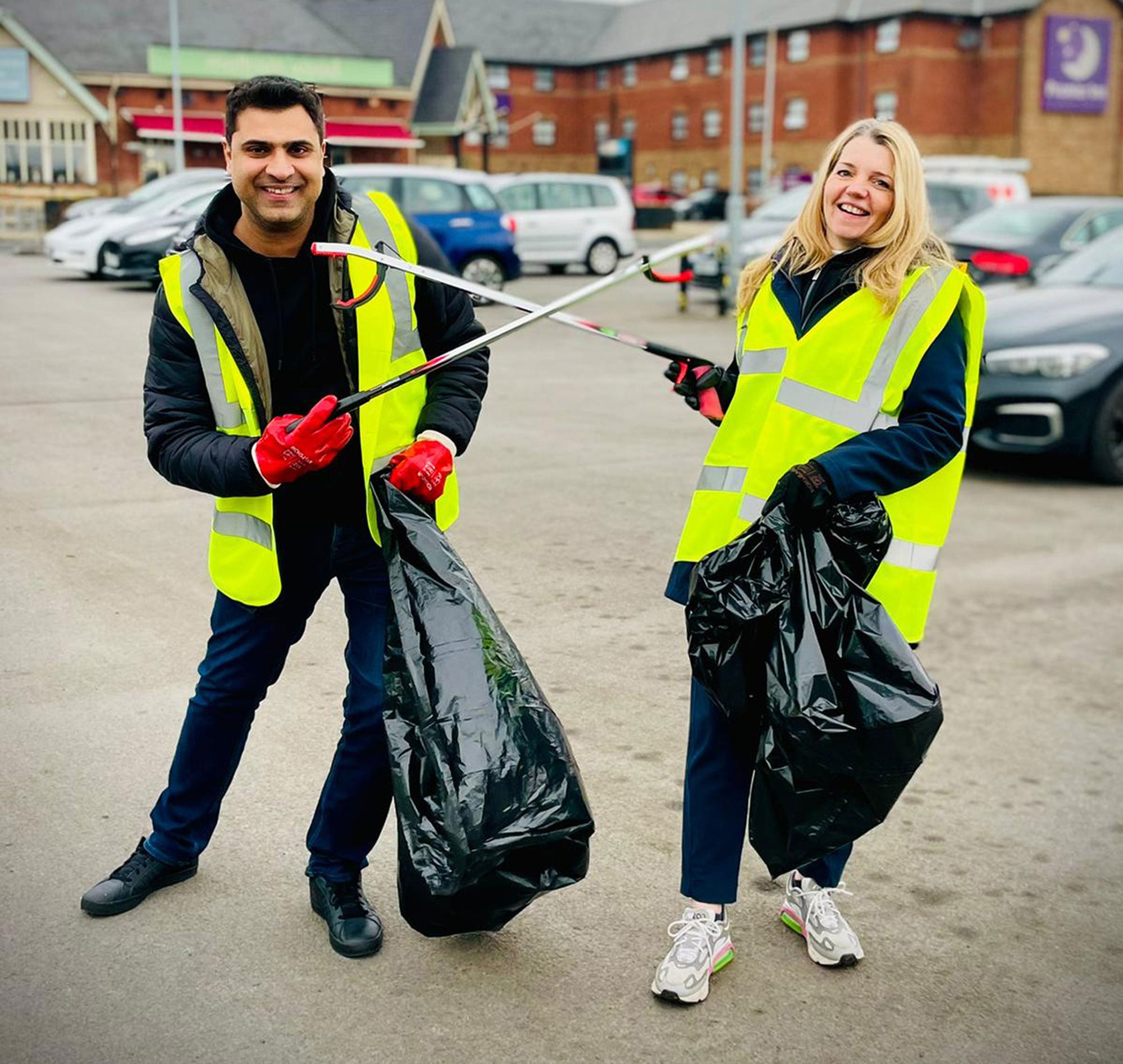 Mitie volunteers.